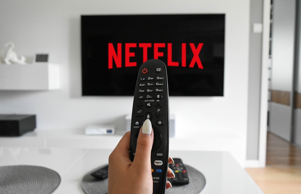 netflix lanza una plataforma publicitaria nativa que competira con google amazon y comcast